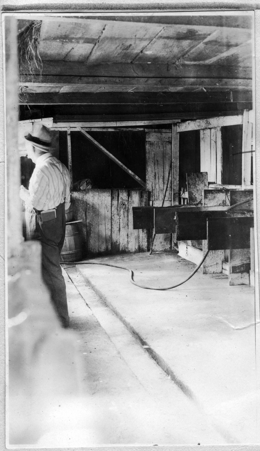 146~William Wilfong Barn Interior Aug 1920.jpg
